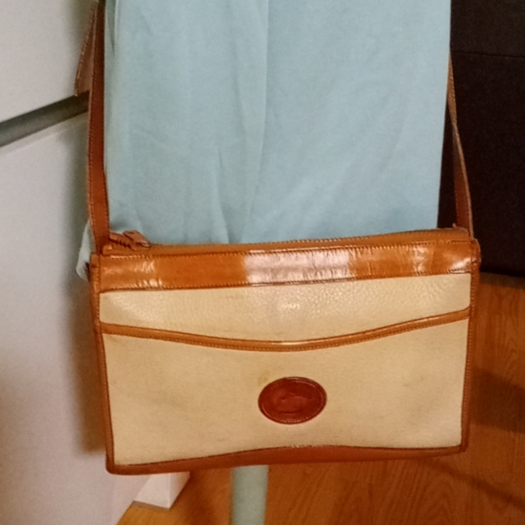 Dooney And Bourke Vintage Bag...Sn A5 663482